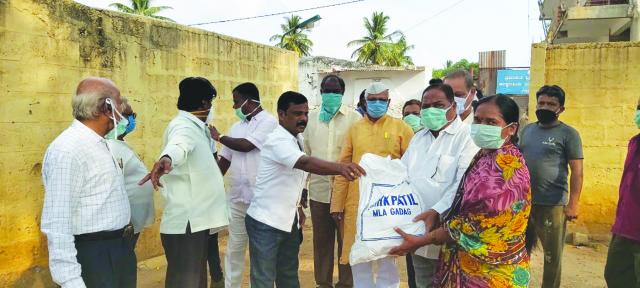 ಆಹಾರ ಕಿಟ್ ವಿತರಣೆ 